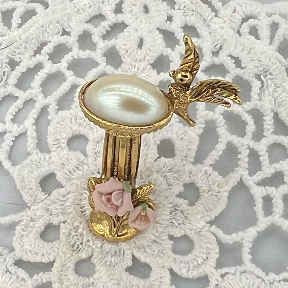 Exquisite 1928 Brand Gold and Pink Floral Bird Bath Brooch with Pearl Accent